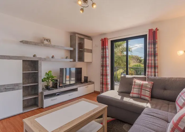 Rosa With Private Pool By Madeira * Ribeira Brava